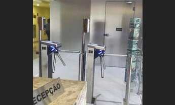 Imagem 2: Excelente sala comercial toda mobiliáda já pronta para escritório ,com luminárias e divis