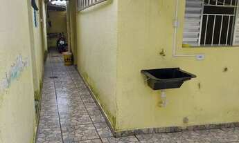 Imagem 2: Casa com 3 cômodos e 1 banheiro. 700,00