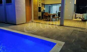 Imagem: Casa térrea com piscina- 3 dormitórios