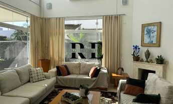 Imagem 4: Casa Luxuosa com 5 Suítes e Piscina para Locação Anual em Jurerê Internacional - Conforto