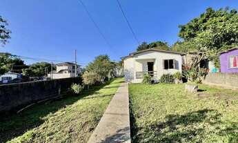 Imagem: Casa com 3 dormitórios e amplo terreno