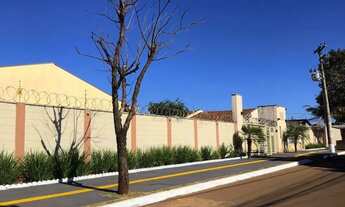 Imagem 2: Casa em condomínio para venda possui 130 metros quadrados com 2 quartos