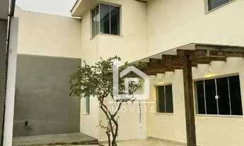 Imagem: Casa reformada com piscina e churrasqueira