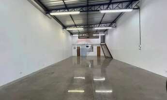 Imagem 2: Galpão semi -novo á venda no Braz Cavenaghi 185 m2 energia solar R$480.000