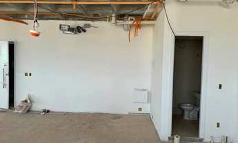 Imagem 6: Sala disponível para a venda possui 260m², com 04 salas, 04 banheiros