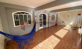 Imagem 2: Ótima casa na Pavuna com varandão, 2 quartos, quintal, piscina e 2 vagas, documentação ok