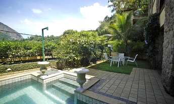 Imagem 4: Casa rodeada pela natureza