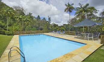 Imagem 4: Casa com privacidade em meio ao verde