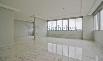 Imagem 2: Apartamento amplo em prédio tradicional