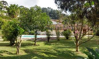 Imagem 3: Casa com piscina em rua privativa