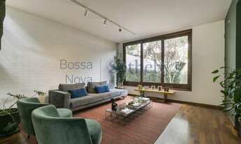 Imagem 2: Casa repleta de verde em localização nobre