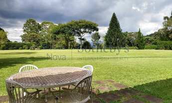 Imagem 5: Casa linear com amplo gramado