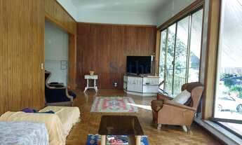 Imagem 4: Casa com piscina em rua privativa