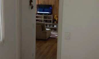 Imagem 5: Apartamento com Varanda Ampla e Quintal com Árvores Frutíferas