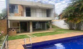 Imagem 2: Casa de condomínio para venda possui 400 metros quadrados com 4 quartos