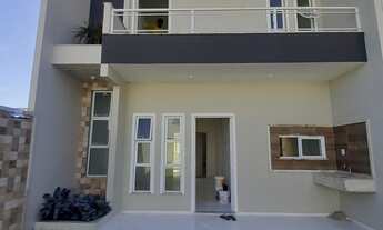 Imagem: Casa duplex com amplo terreno próximo ao