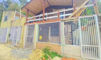 Imagem 2: Sobrado com 2 Apartamentos total de 6 Quartos no Centro de Guaratuba