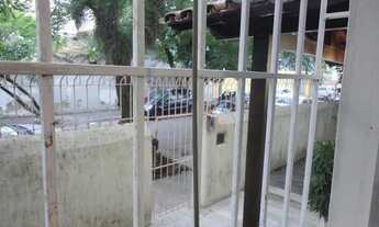 Imagem 7: Apartamento de frente, no térreo, composto por sala, 02 quartos, banheiro social, cozinha