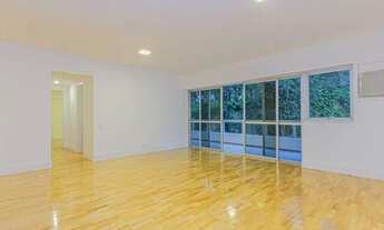 Imagem 2: Oportunidade no Leblon com 153 m2 com 4 quartos, varanda e 3 vagas