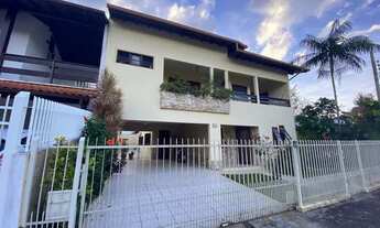 Imagem 3: Belíssima casa de 5 dormitórios no Bairro Carianos Florianópolis