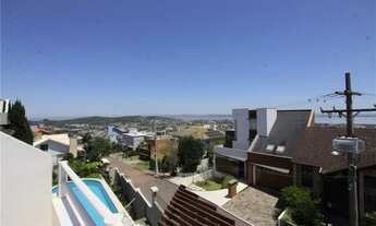 Imagem 2: Bem-vindo à elegância e ao conforto definitivos na deslumbrante casa de alto padrão no pre