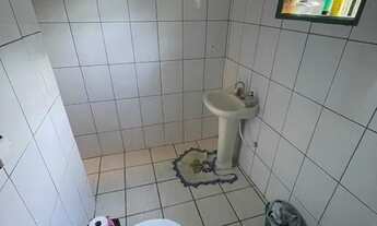 Imagem 5: C515 - Casa com três dormitórios sendo um suíte. Garagem para três carros ou mais...