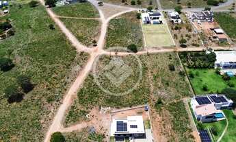 Imagem 2: Vende-se um incrível lote de esquina no Condomínio Portal do Xaraés, com 3.483,17 m² e uma