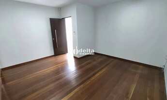 Imagem 4: Casa com 4 quartos e 1 suíte disponível para locação no bairro Santa Mônica em Uberlândia