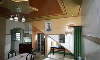 Imagem 7: Prédio de três andares com sacada