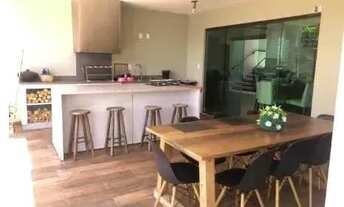 Imagem: Casa alto padrão com 4 suítes e 7 vagas