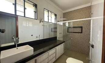 Imagem 2: Casa com 4 Quarto(s) e 4 banheiro(s) para Alugar, 319 m² por R$ 4900 / Mês