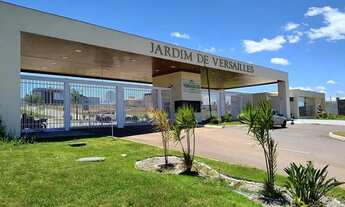 Imagem: Casa no condomínio jardim Versailles