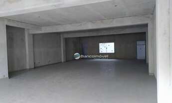 Imagem 7: Salão Comercial, com andar térreo e sobreloja. Prédio novo, em primeira locação. Piso porc