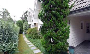 Imagem 3: Casa com 6 dormitórios à venda, 500 m² por R$ 2.000.000,00 - Vila Everest - Campos do Jord