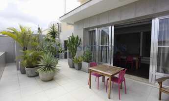 Imagem 2: Cobertura com vista panorâmica da praia