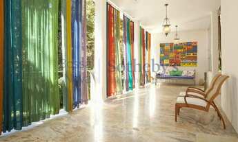 Imagem 2: Casa exclusiva em rua arborizada