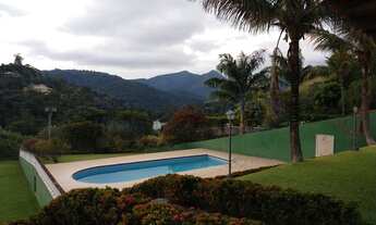 Imagem 3: Casa com amplo terreno e piscina