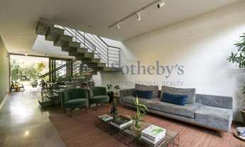 Imagem 4: Casa repleta de verde em localização nobre