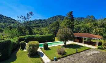 Imagem: Casa com privacidade em meio a natureza