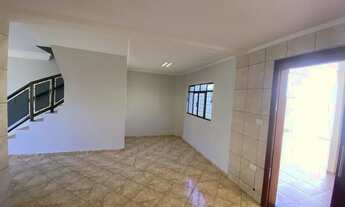 Imagem 4: Sobrado para aluguel possui 115 metros quadrados com 3 quartos em Emiliano Perneta - Pinha