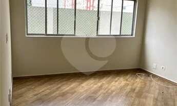 Imagem 2: Apartamento na Vila Mariana, 90m2 sendo 2 quartos, 1 suíte, lavabo, com armários, vaga fix