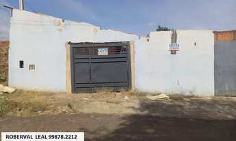 Imagem: Terreno murado e com portão no Parque Granja