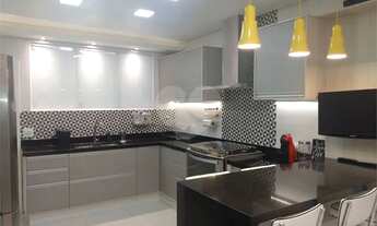 Imagem 2: Quadra da Praia Boqueirão 3 Dormitórios 1 Suíte 2 Vagas Demarcadas