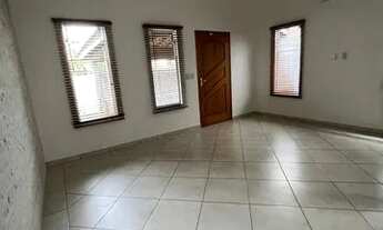 Imagem 4: Linda casa com cozinha planejada