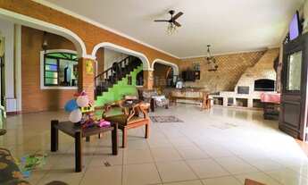 Imagem 2: Casa em Peruíbe com 4 quartos e amplo quintal com espaço para piscina e lazer