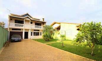 Imagem: Casa em Peruíbe com 4 quartos e amplo quintal