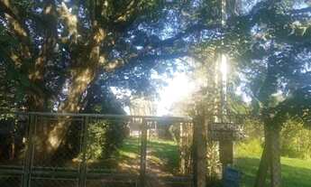 Imagem 2: Casa com banheiro, 1 quarto e varanda, em um terreno de 27m x 60m