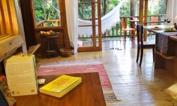 Imagem: Bangalô equipado tipo loft, com varanda