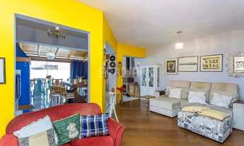 Imagem 2: Casa em Condomínio com 4 dormitórios, sendo 1 suíte, e 2 vagas de garagem no bairro Jardim