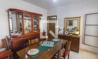 Imagem: Casa à Venda - Sagrada Família, 4 Quartos